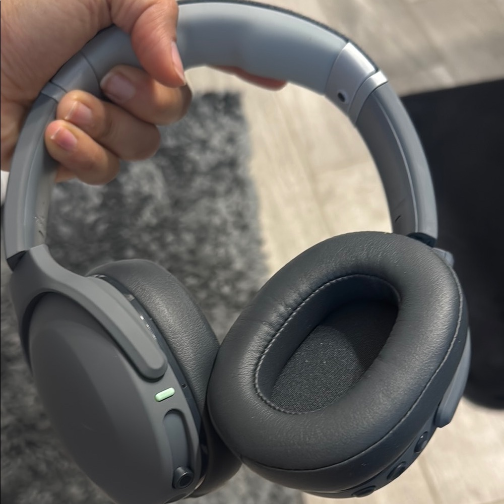 Skullcandy Gray Over-Ear Headphones with Plush Cushions and Swiveling Design